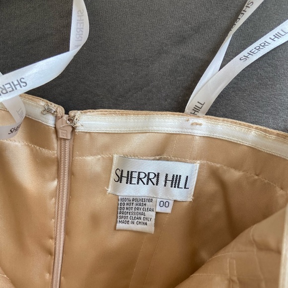 SHERRI HILL PROM DRESS - Picture 3 of 4